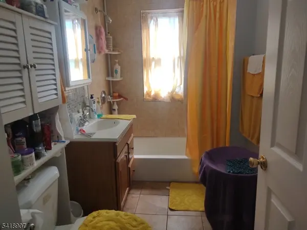 12 Ward St, Paterson City, NJ 07501