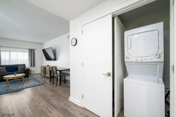 1 Carriage City Plz #1214, Rahway City, NJ 07065