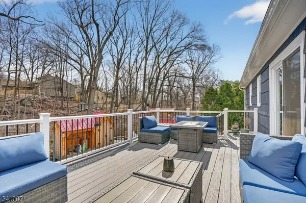 116 Star Lake Rd, Bloomingdale Boro, NJ 07403