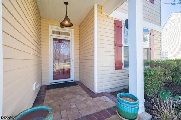 10 Ginkgo Ct, Franklin Twp., NJ 08873