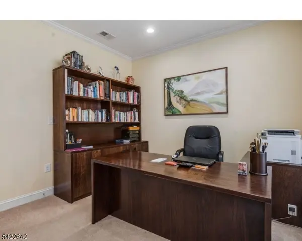 10 Ginkgo Ct, Franklin Twp., NJ 08873