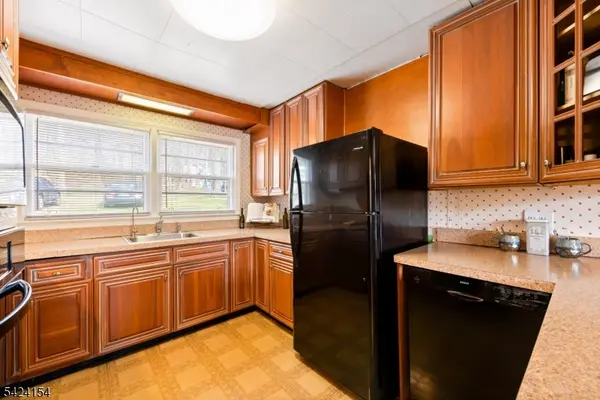 41 Swartswood Rd, Newton Town, NJ 07860