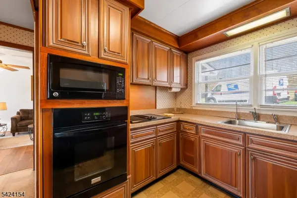 41 Swartswood Rd, Newton Town, NJ 07860