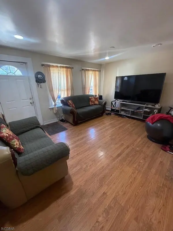 1016 Laura St, Elizabeth City, NJ 07201