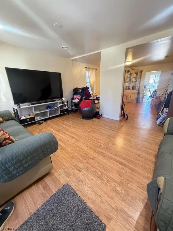 1016 Laura St, Elizabeth City, NJ 07201