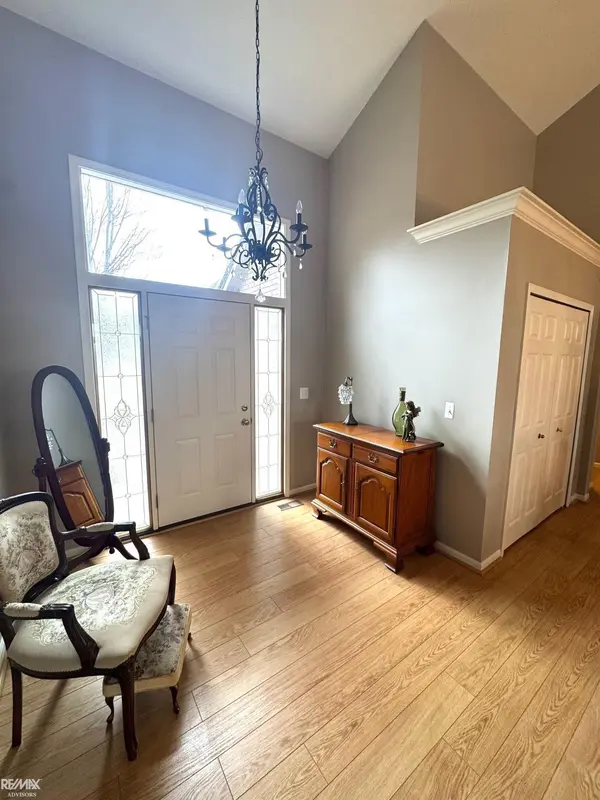 20550 Columbia DR, Macomb Twp, MI 48044