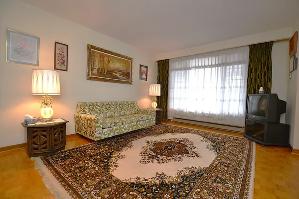 564 Christie ST, Toronto C02, ON M6G 3E2