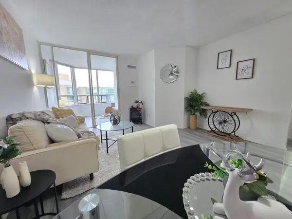 7 Bishop AVE #1106, Toronto C14, ON M2M 4J4