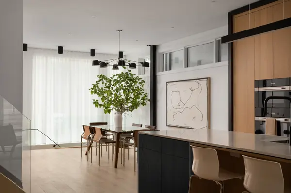 18 Gormley AVE, Toronto C02, ON M4V 1Y8