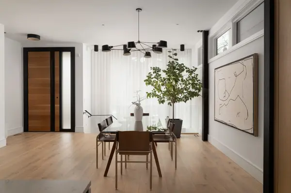 18 Gormley AVE, Toronto C02, ON M4V 1Y8