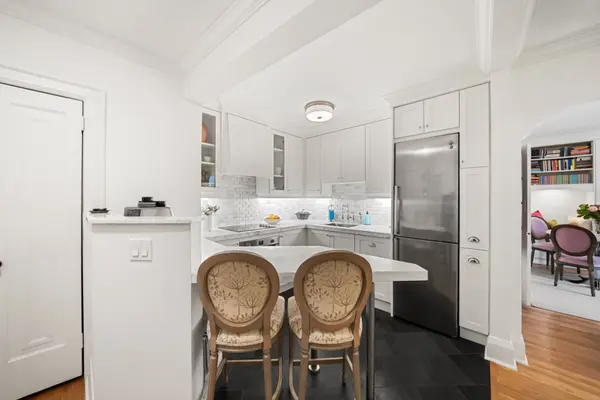 480 Oriole Pkwy ##205, Toronto C03, ON M5P 2H8