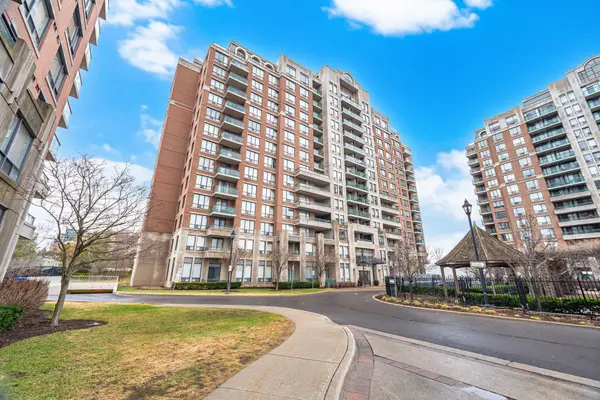 330 Red Maple RD #411, Richmond Hill, ON L4C 0T6