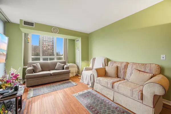 330 Red Maple RD #411, Richmond Hill, ON L4C 0T6