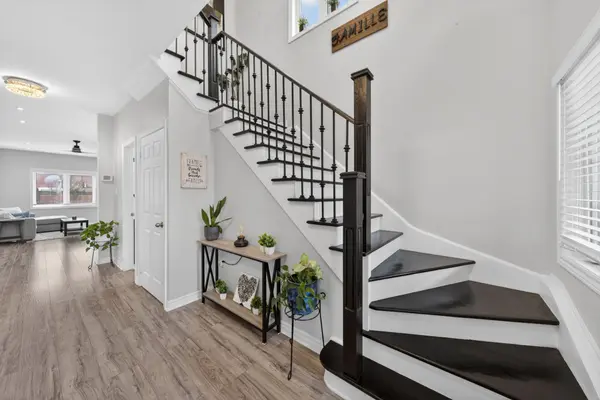 18 Dresden CT, Georgina, ON L4P 4H6