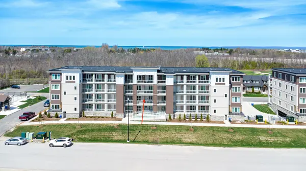 17 Spooner CRES #205, Collingwood, ON L9Y 1T3