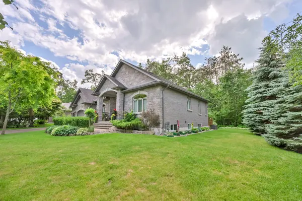 2 Hilltop CT, Springwater, ON L9X 0H5