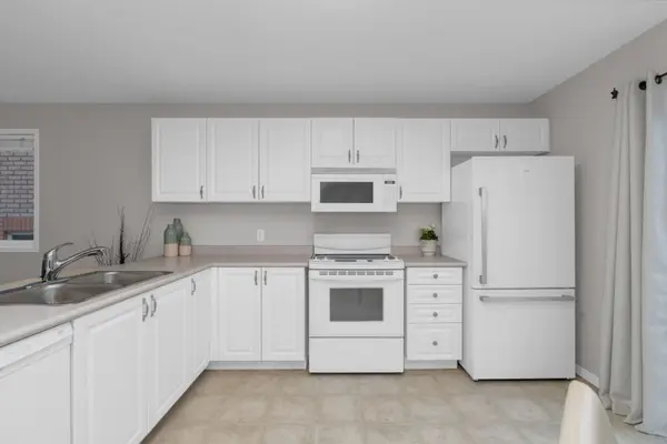 226 Country LN, Barrie, ON L4N 0W1