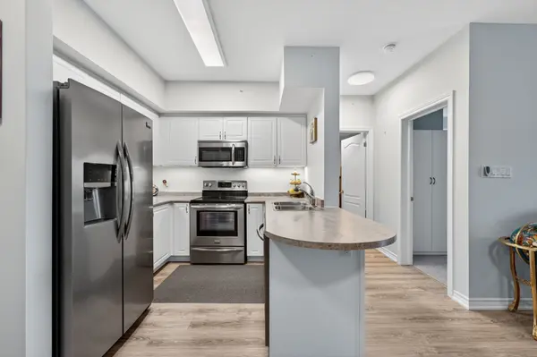 40 Ferndale DR S #303, Barrie, ON L4N 2L3