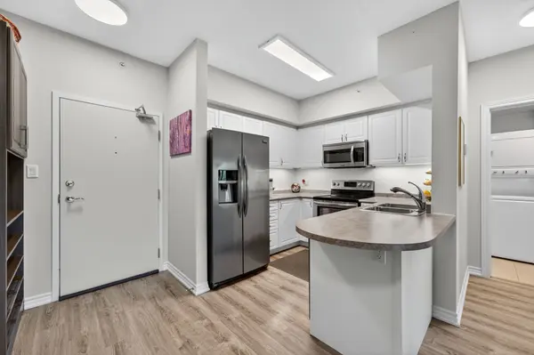 40 Ferndale DR S #303, Barrie, ON L4N 2L3