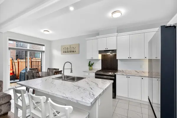 63 Copperhill HTS, Barrie, ON L9J 0K6