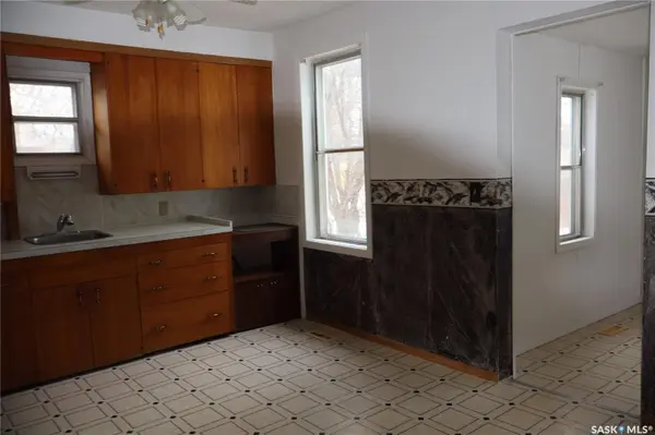 315 7th AVENUE E, Assiniboia, SK S0H 0B0