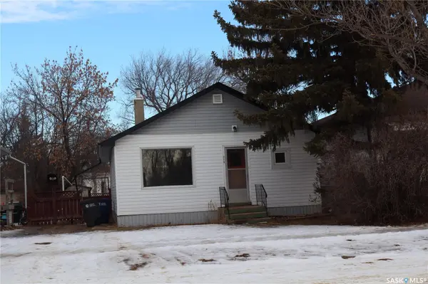 315 7th AVENUE E, Assiniboia, SK S0H 0B0