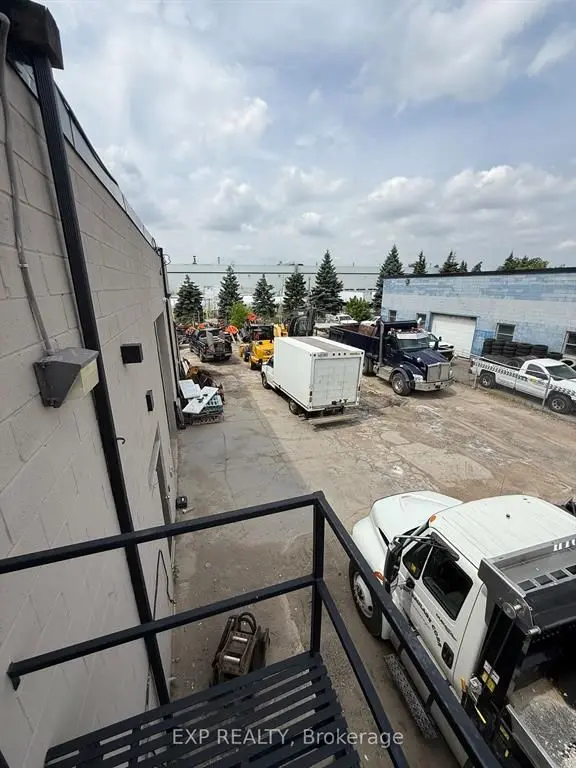 1261 Britannia RD E, Mississauga, ON L4W 1C7