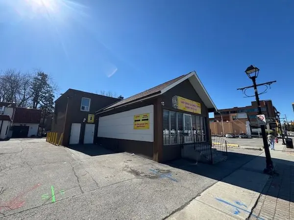 23 George ST N, Brampton, ON L6X 1R3