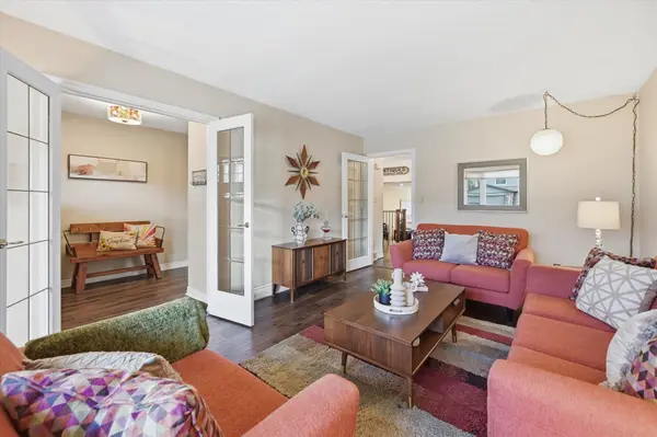 2648 Cavendish DR, Burlington, ON L7P 3V7