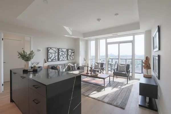 2300 St Clair AVE W #915, Toronto W02, ON M6N 0B3