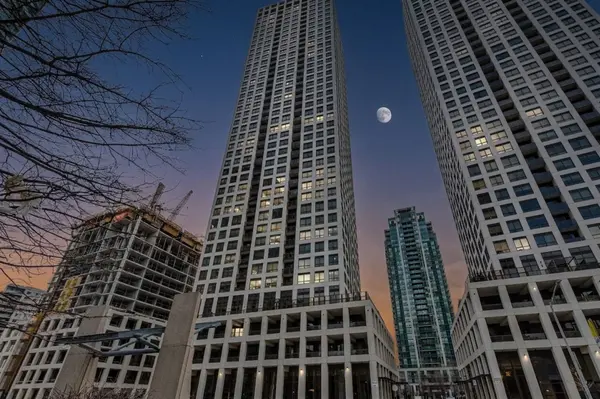 30 Elm ST #3802, Mississauga, ON L5B 0N6