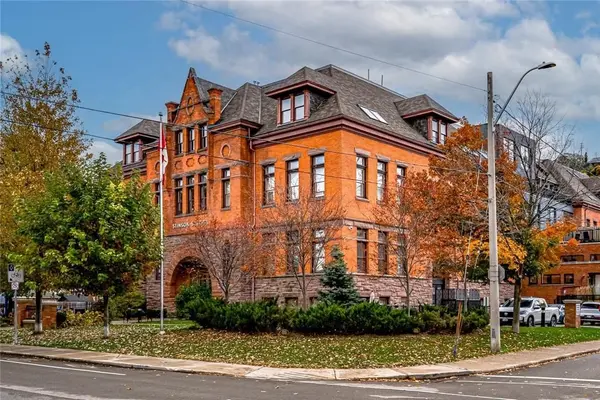 200 Stinson ST #104, Hamilton, ON L8N 4J5