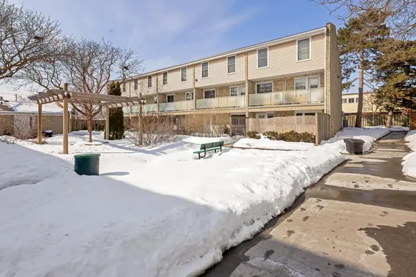 35 BRECKENRIDGE DR #28, Kitchener, ON N2B 3H5