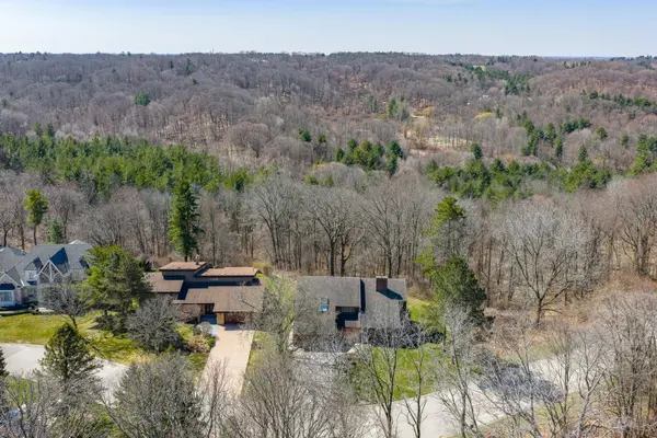 20 Ridgeview CT, Hamilton, ON L9G 3X9