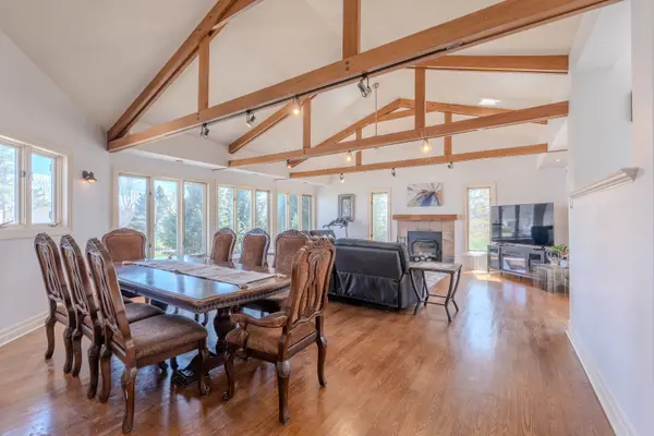 959 BOOK RD, Hamilton, ON L9G 3L1