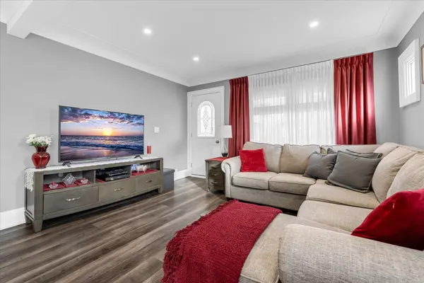 121 Edgemont ST N, Hamilton, ON L8H 4E2