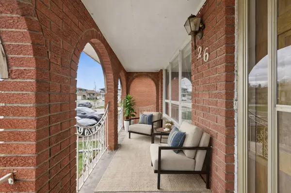 26 Adorn CT, Hamilton, ON L8E 3N2