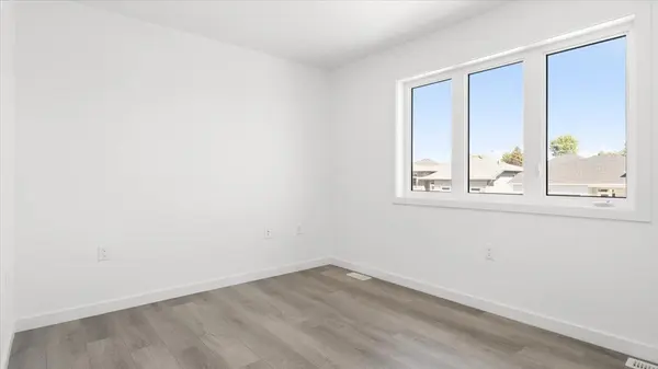 46 Summit CRES, Belleville, ON K8N 0A2