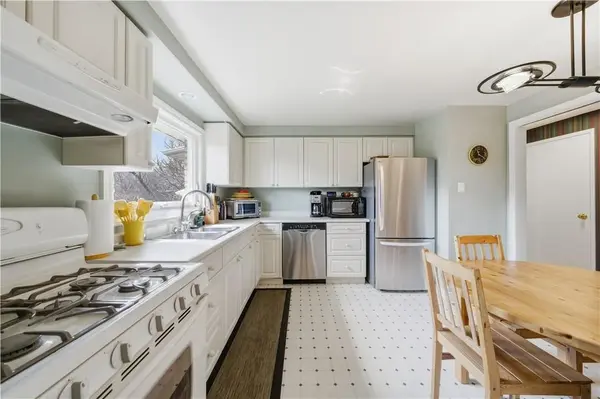 37 Parkview CRES, Kitchener, ON N2A 1M1