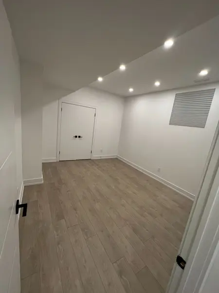 18 Port Royal AVE, Vaughan, ON L4H 4K5