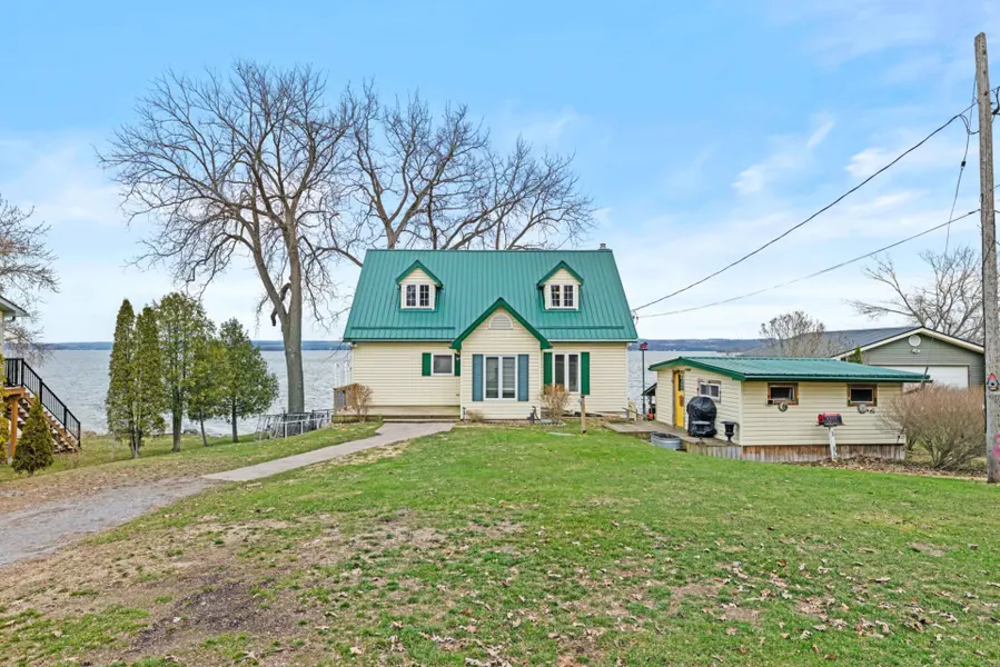 40 Ivey LN, Otonabee-south Monaghan, ON K0L 2G0