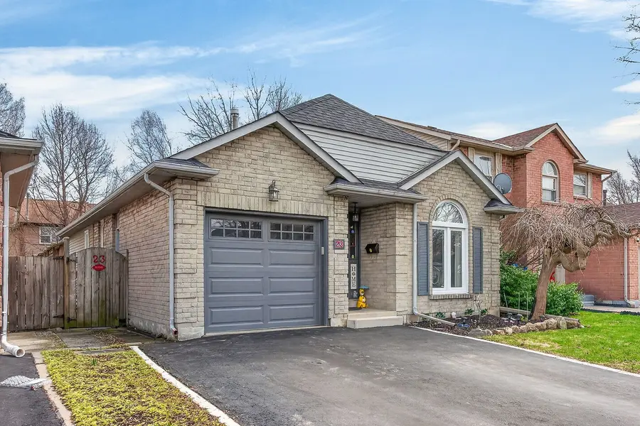 23 Juliebeth DR, Hamilton, ON L9B 2N6