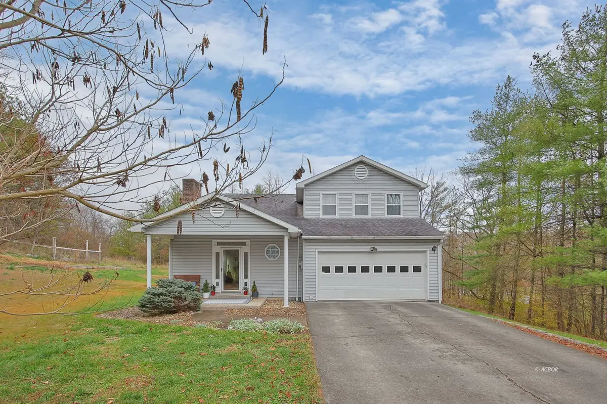 9188 Hooper Rd, Athens, OH 45701