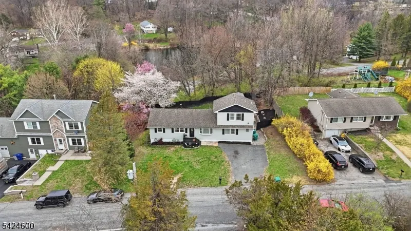 7 Jackson Ave, Vernon Twp., NJ 07462