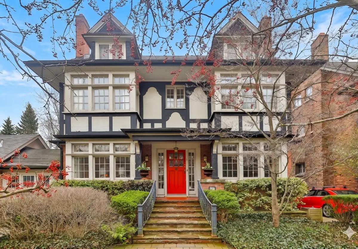 127 Roxborough DR, Toronto C09, ON M4W 1X5