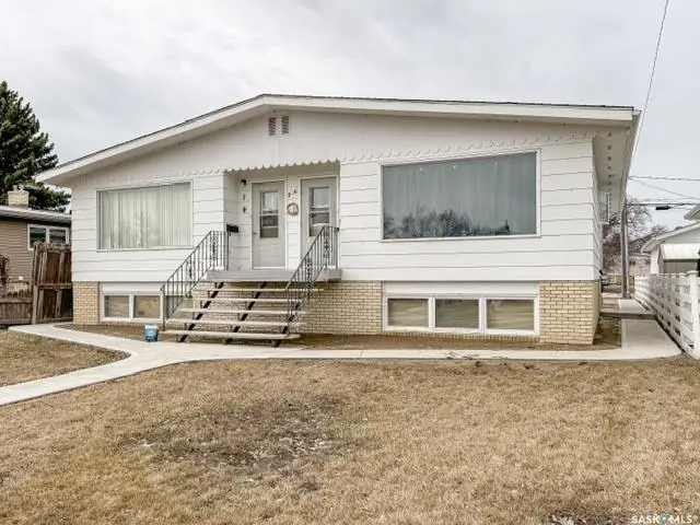 216 15th AVENUE NE, Swift Current, SK S9H 2X2