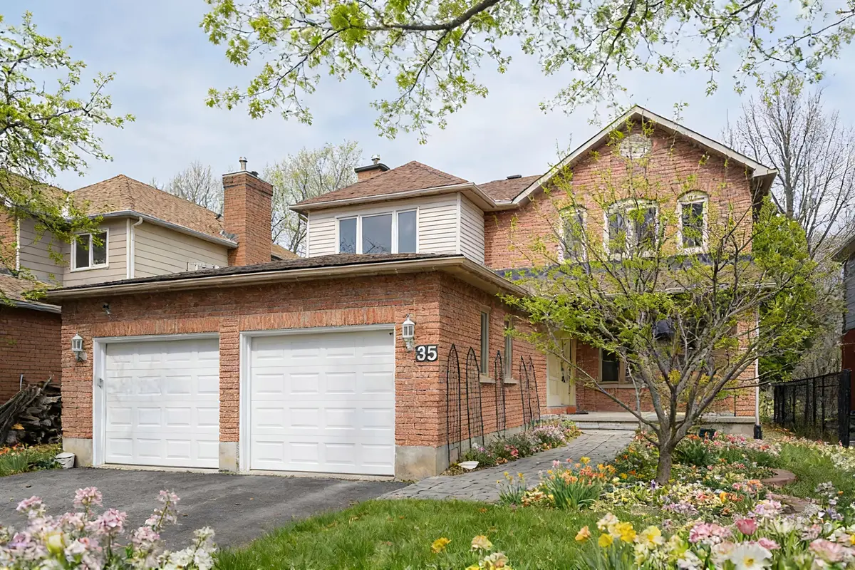 35 Weslock WAY, Kanata, ON K2K 2K3