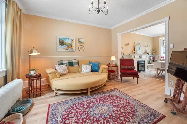 984 Jessie AVE, Winnipeg, MB R3M 1B1