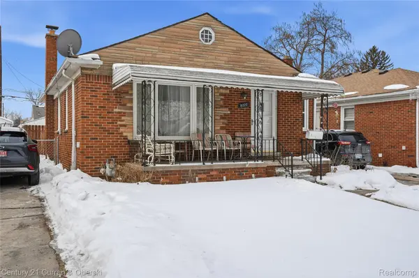 8227 Riverview ST, Dearborn Heights, MI 48127