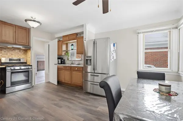 8227 Riverview ST, Dearborn Heights, MI 48127